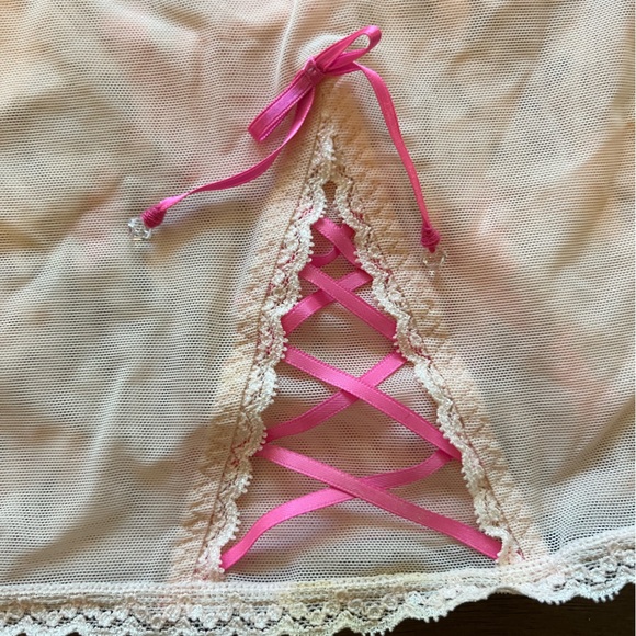 Rare Victoria’s Secret lace babydoll and thong (with removable garter clips) - Picture 13 of 15